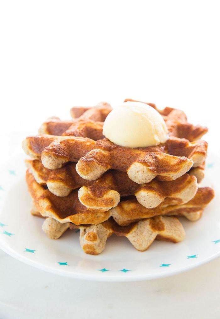 https://thekitchenmagpielowcarb.com/wp-content/uploads/2018/07/CrispySweetCinnamonKetoWaffles1-700x1015.jpg